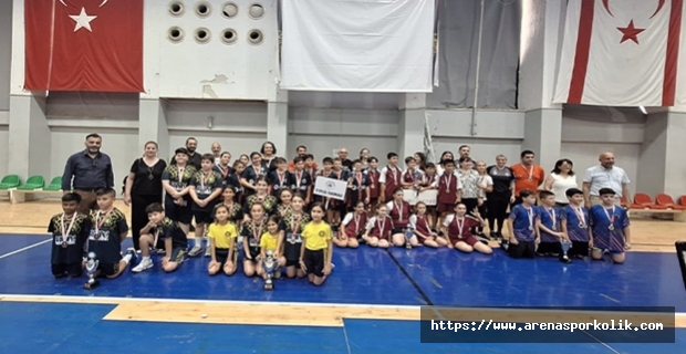Küçükler Badmintonda Şampiyon Yakın Doğu ve Necati Taşkın..!