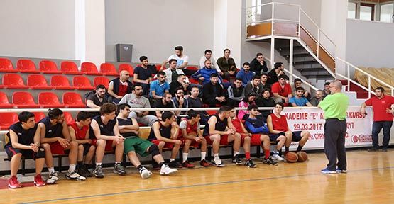 Basketbol’da Seminer sürüyor..!