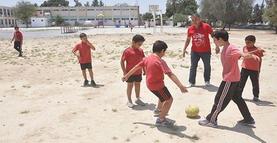 Haspolat İlkokulu futbol şenliği başladı..!